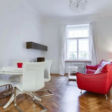 Stylish Quiet In Old Town Historic Centre Apartment Prag